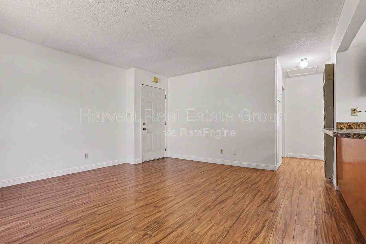 3043 Blossom St #1 - Photo 4 of 15