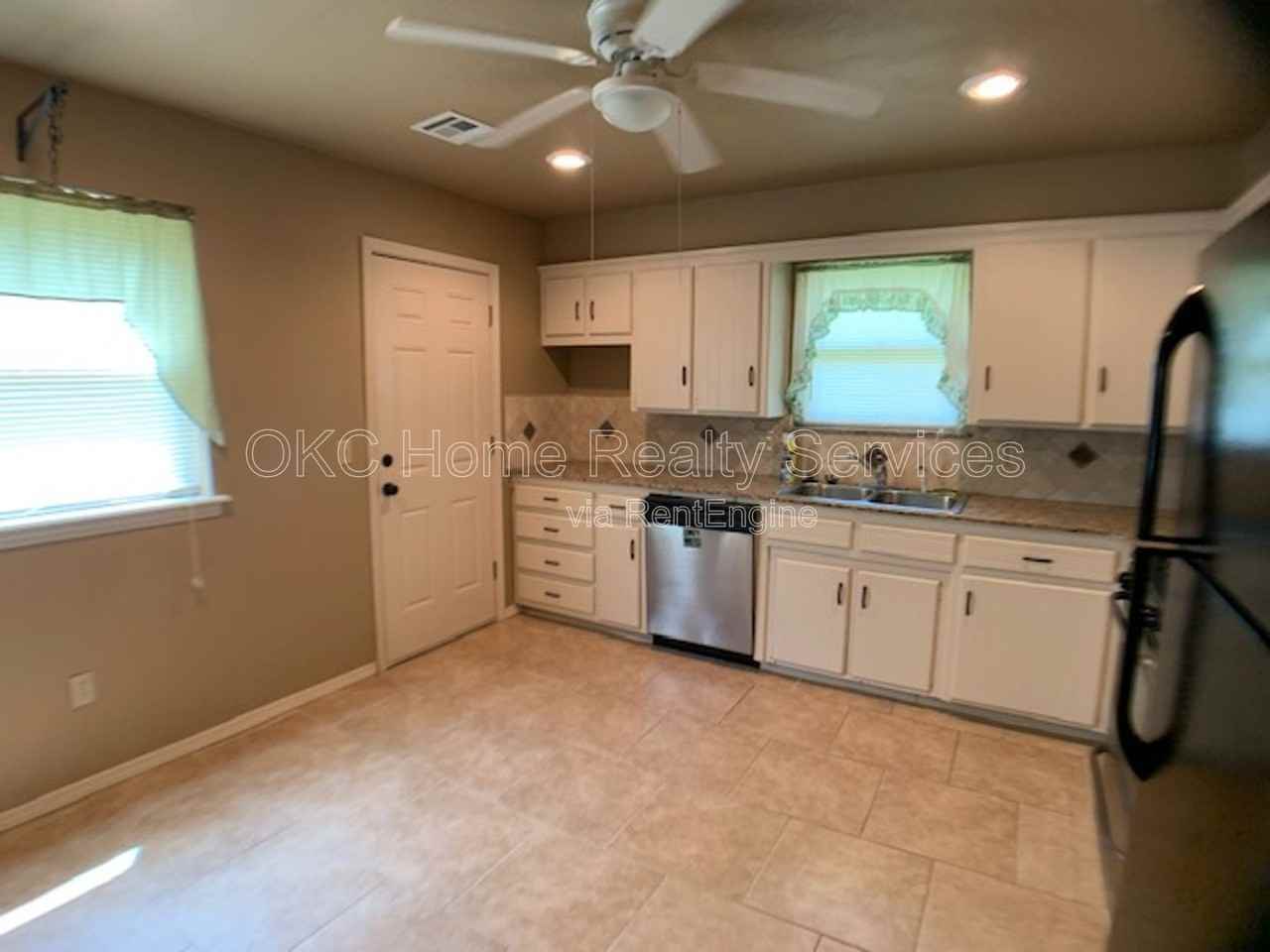 5809 Nw 62nd St - Photo 4 of 19