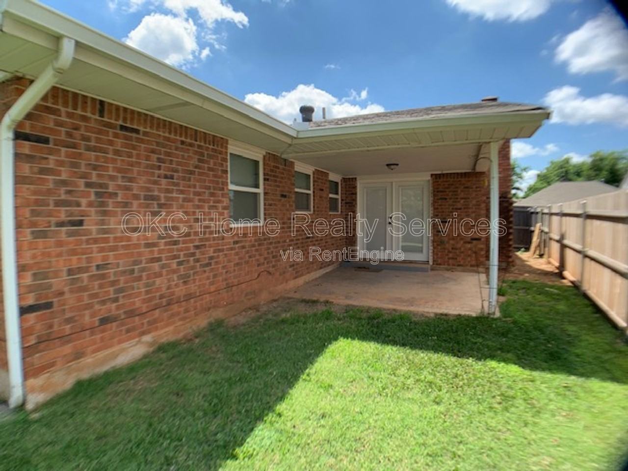 5809 Nw 62nd St - Photo 6 of 19