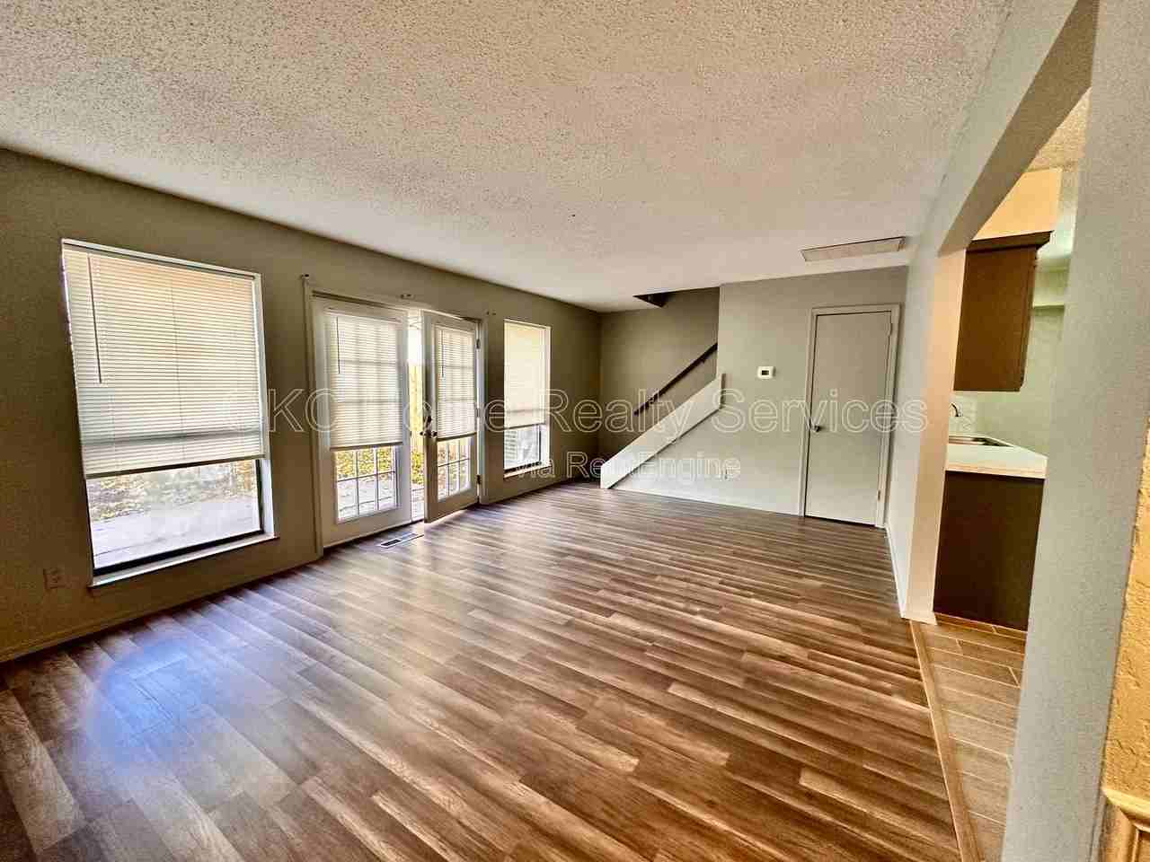8712 Rayburn Ave - Photo 2 of 21