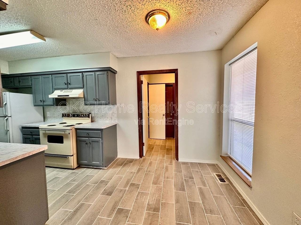 8712 Rayburn Ave - Photo 3 of 21