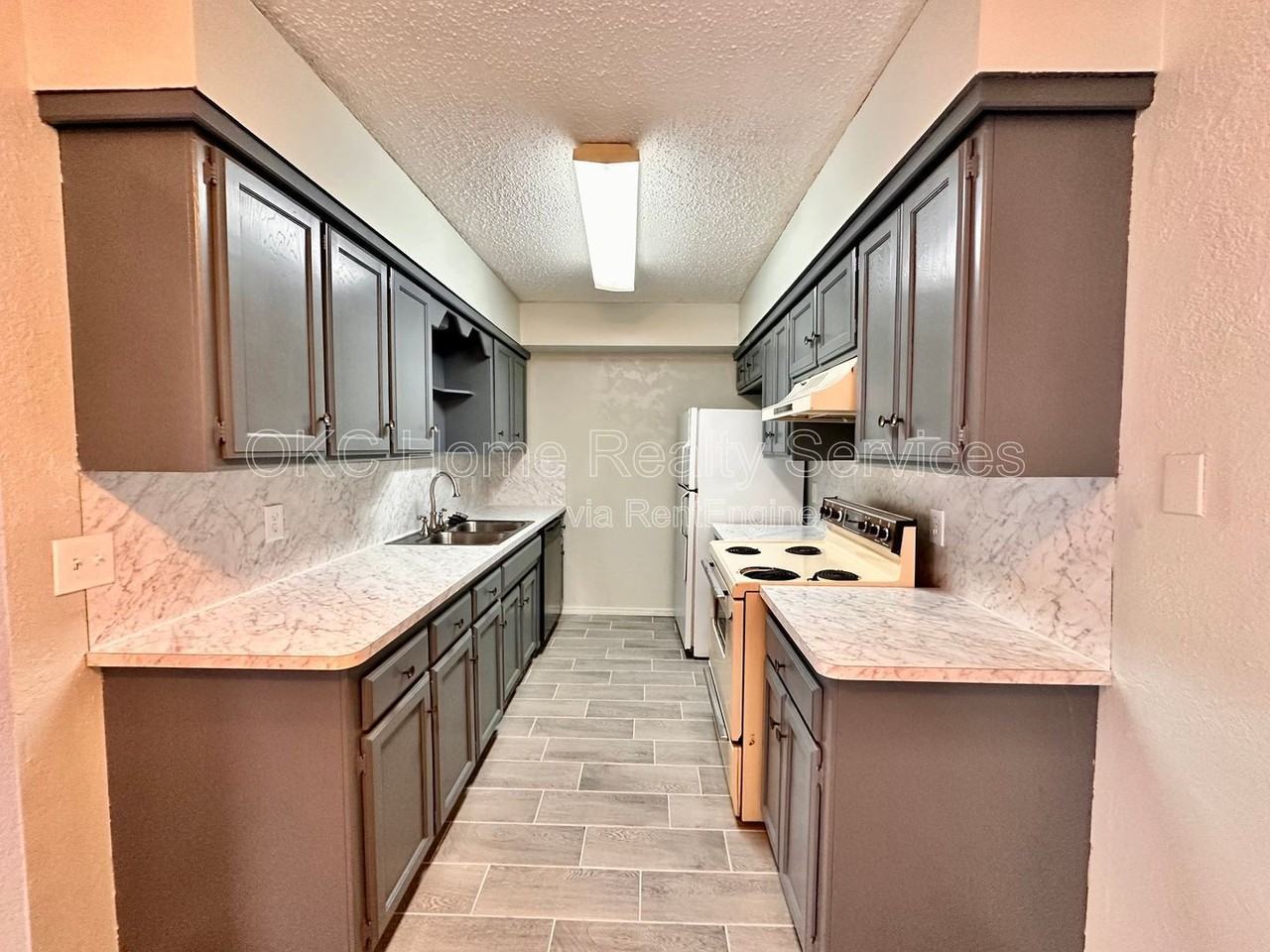 8712 Rayburn Ave - Photo 4 of 21