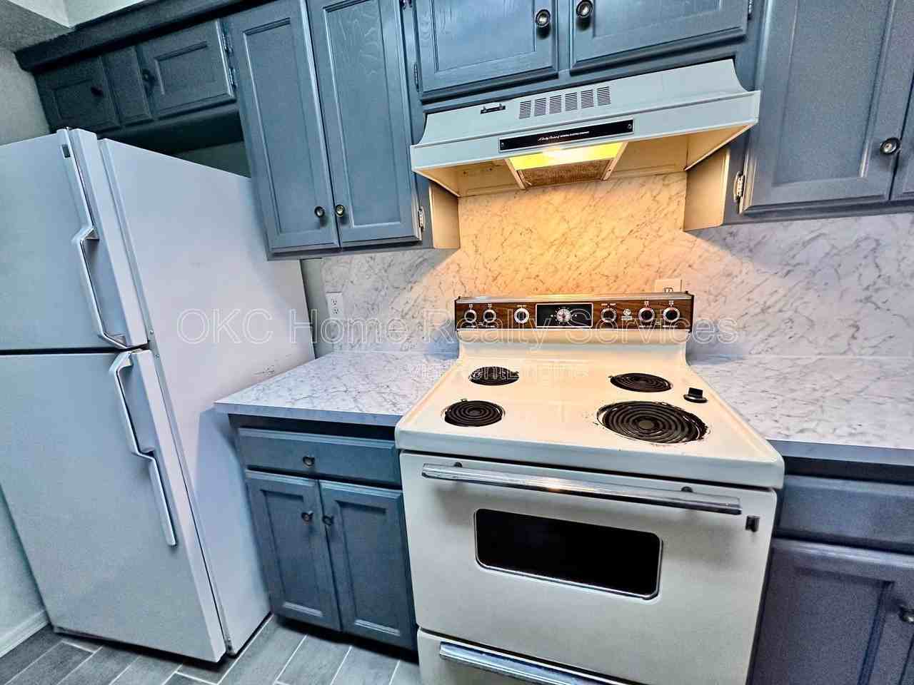 8712 Rayburn Ave - Photo 5 of 21