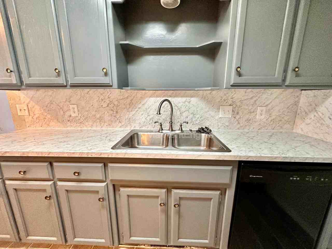 8712 Rayburn Ave - Photo 6 of 21