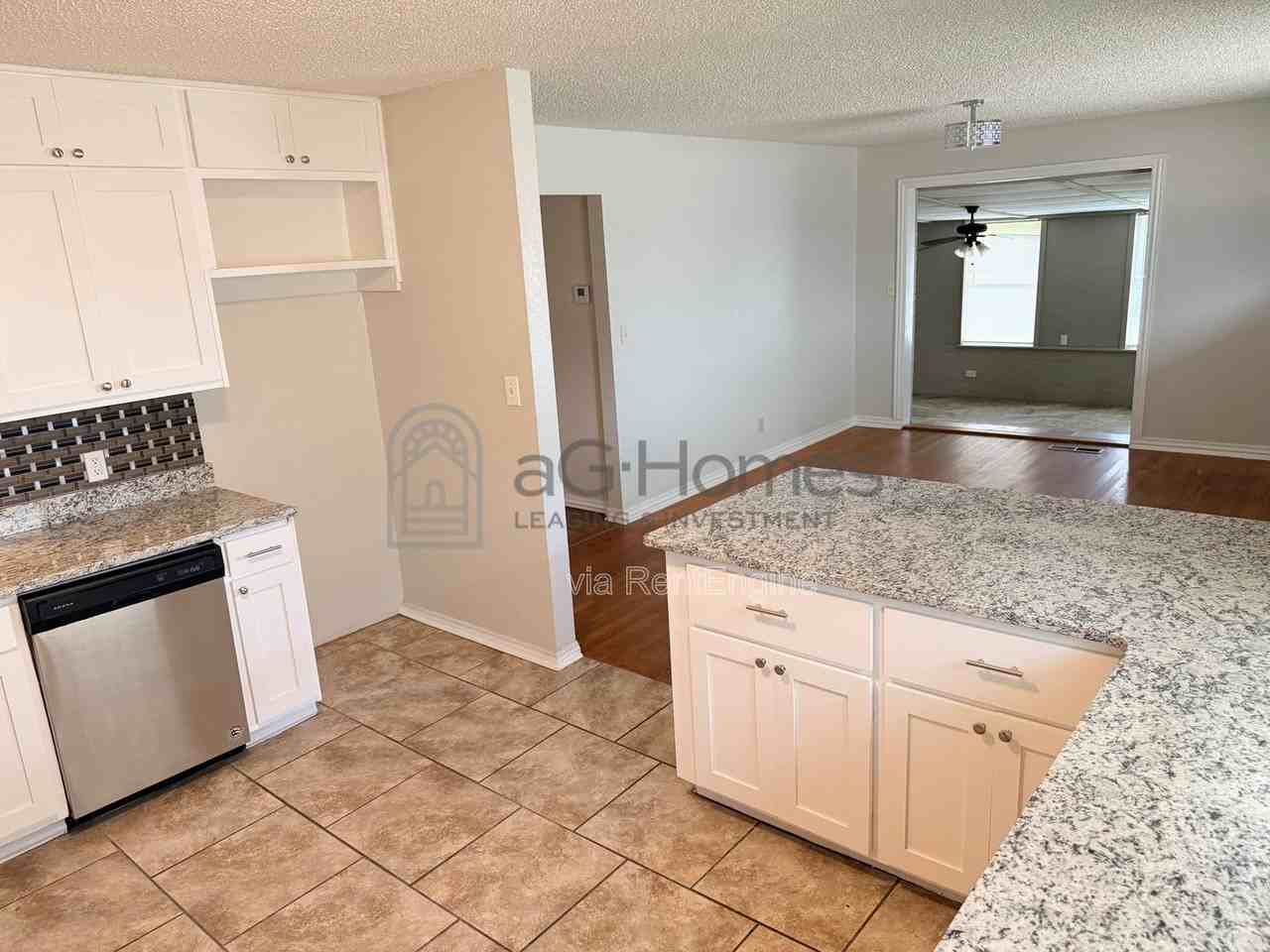 2017 N Keeton Ave - Photo 5 of 35