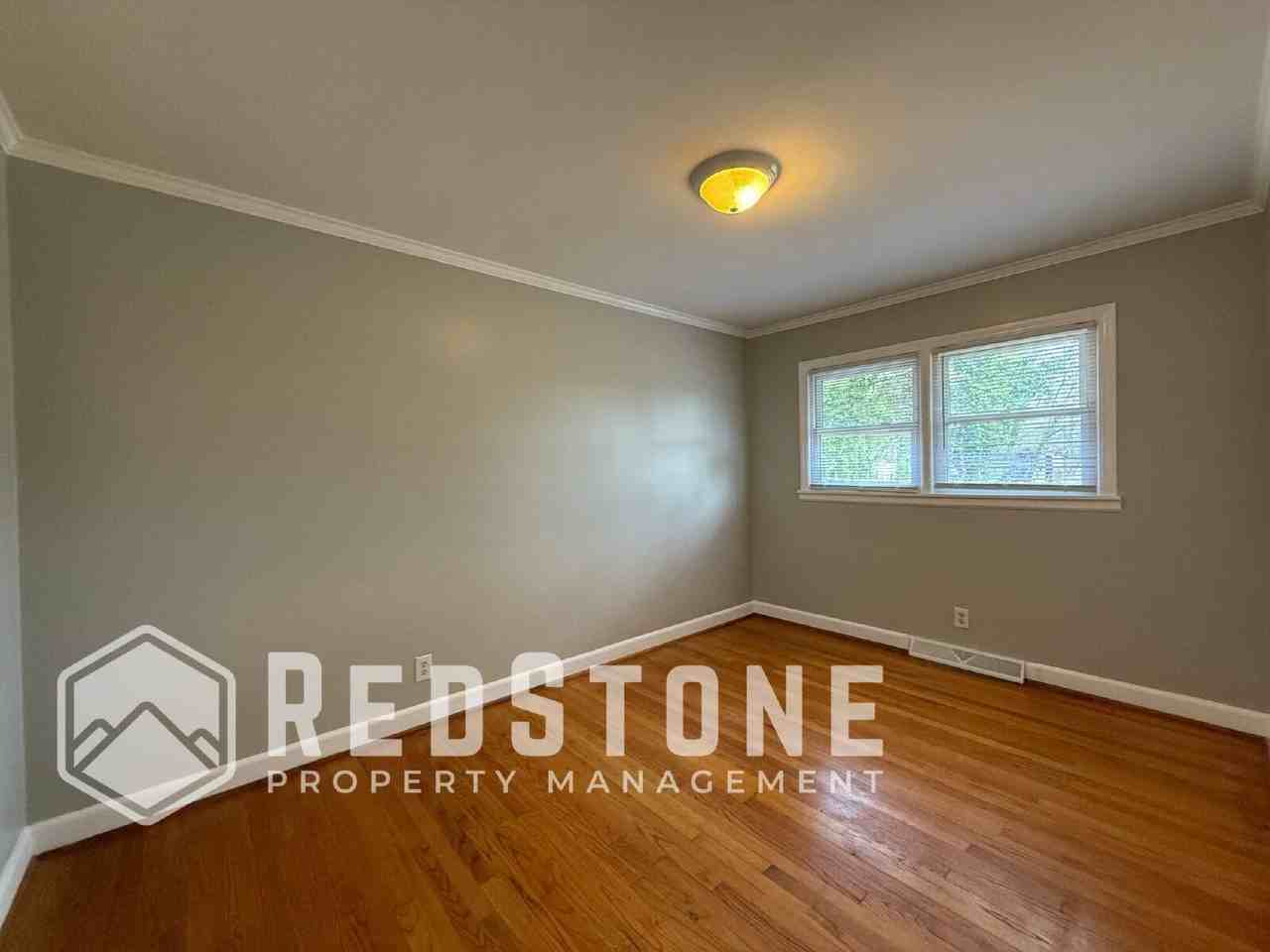 2120 Young St - Photo 4 of 14