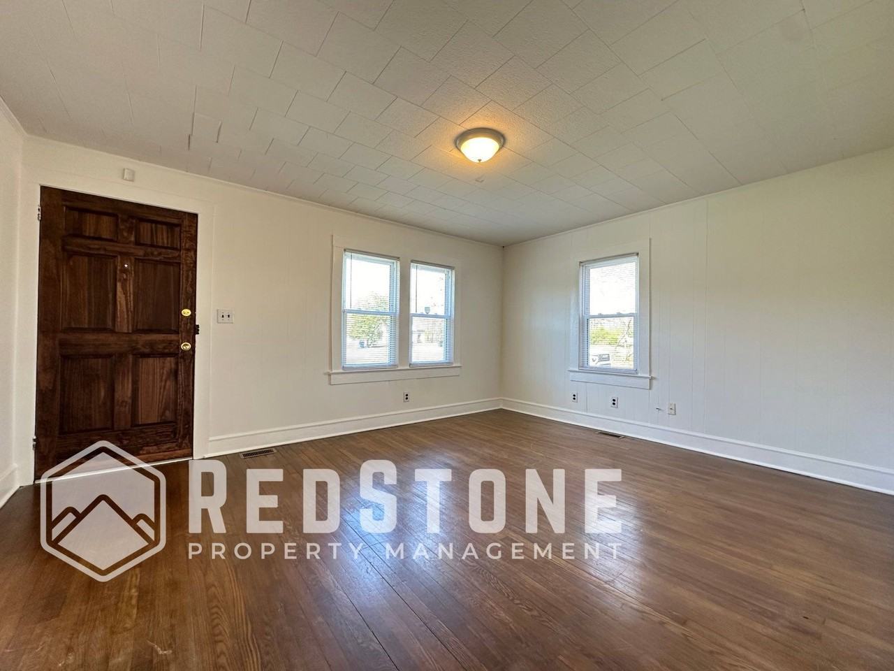 917 E Haggard Ave - Photo 2 of 12
