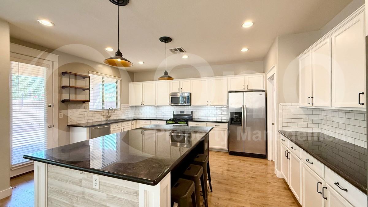 3464 E Carla Vista Dr - Photo 3 of 32