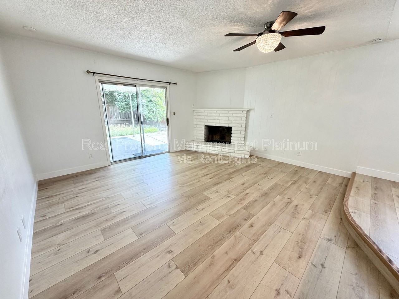 5694 N 9th St - Photo 4 of 20