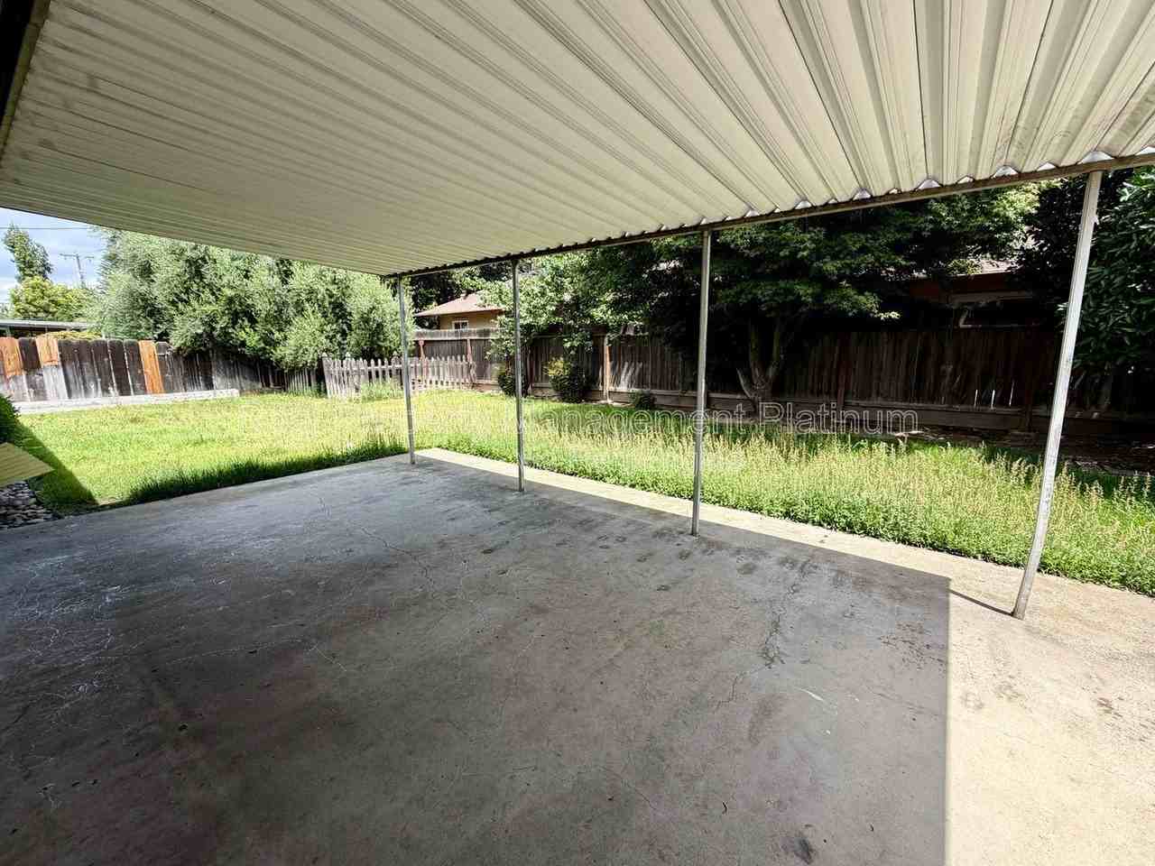 5694 N 9th St - Photo 7 of 20