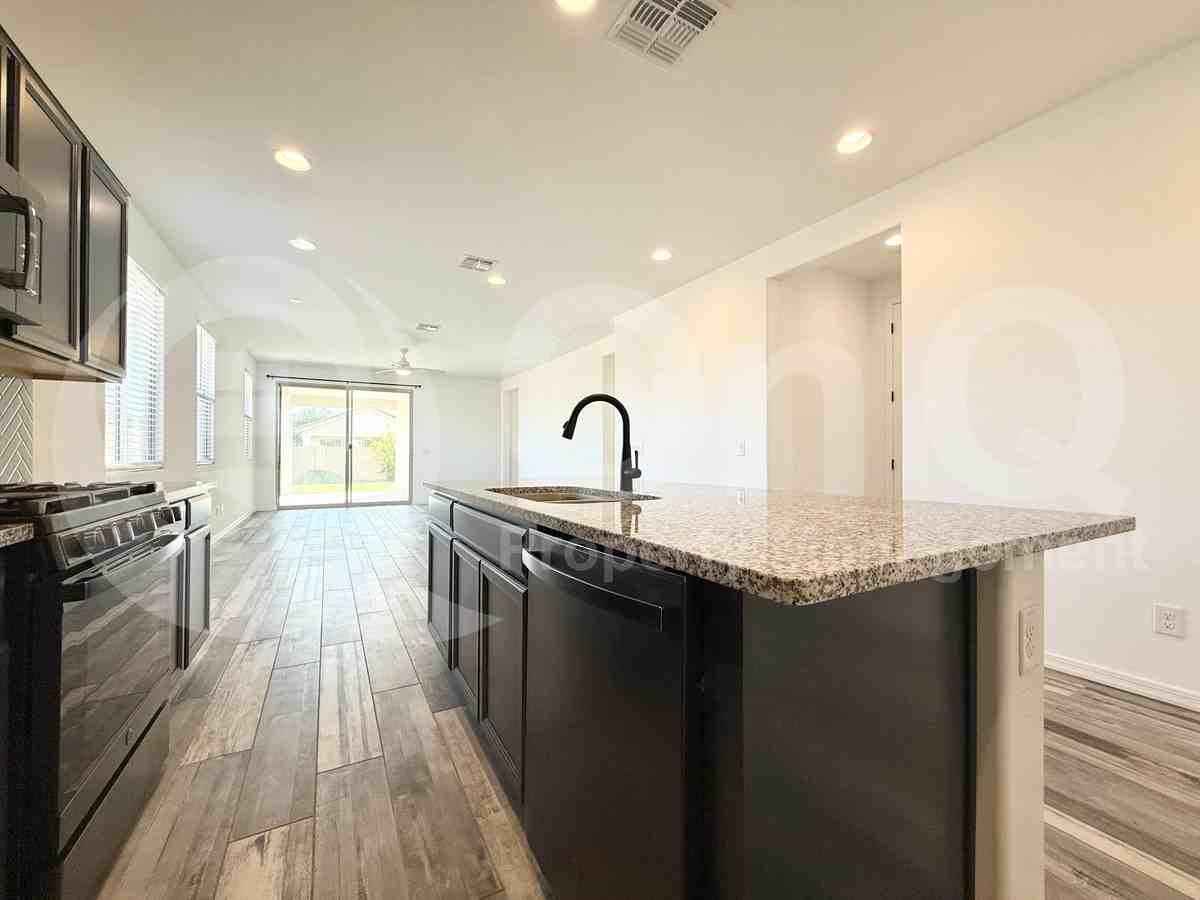 349 E Hawaii Dr - Photo 6 of 24