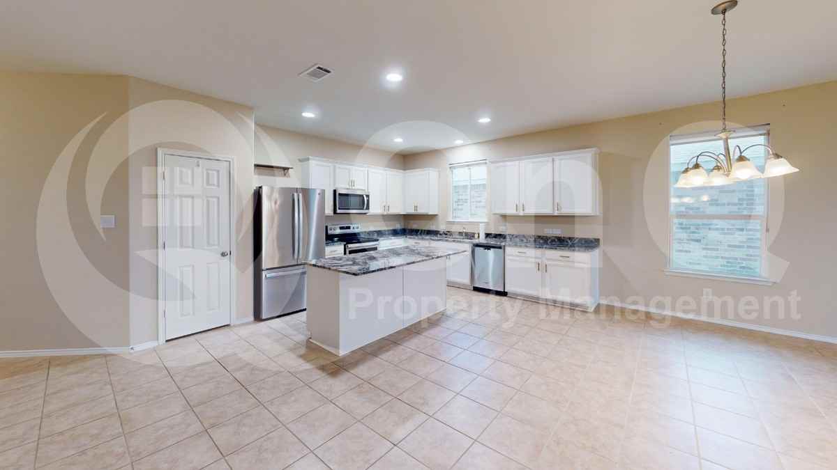 2213 Heaton - Photo 5 of 23