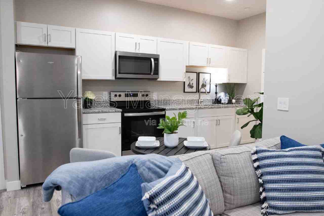 411 W Mcpherson Ave #103 - Photo 2 of 50