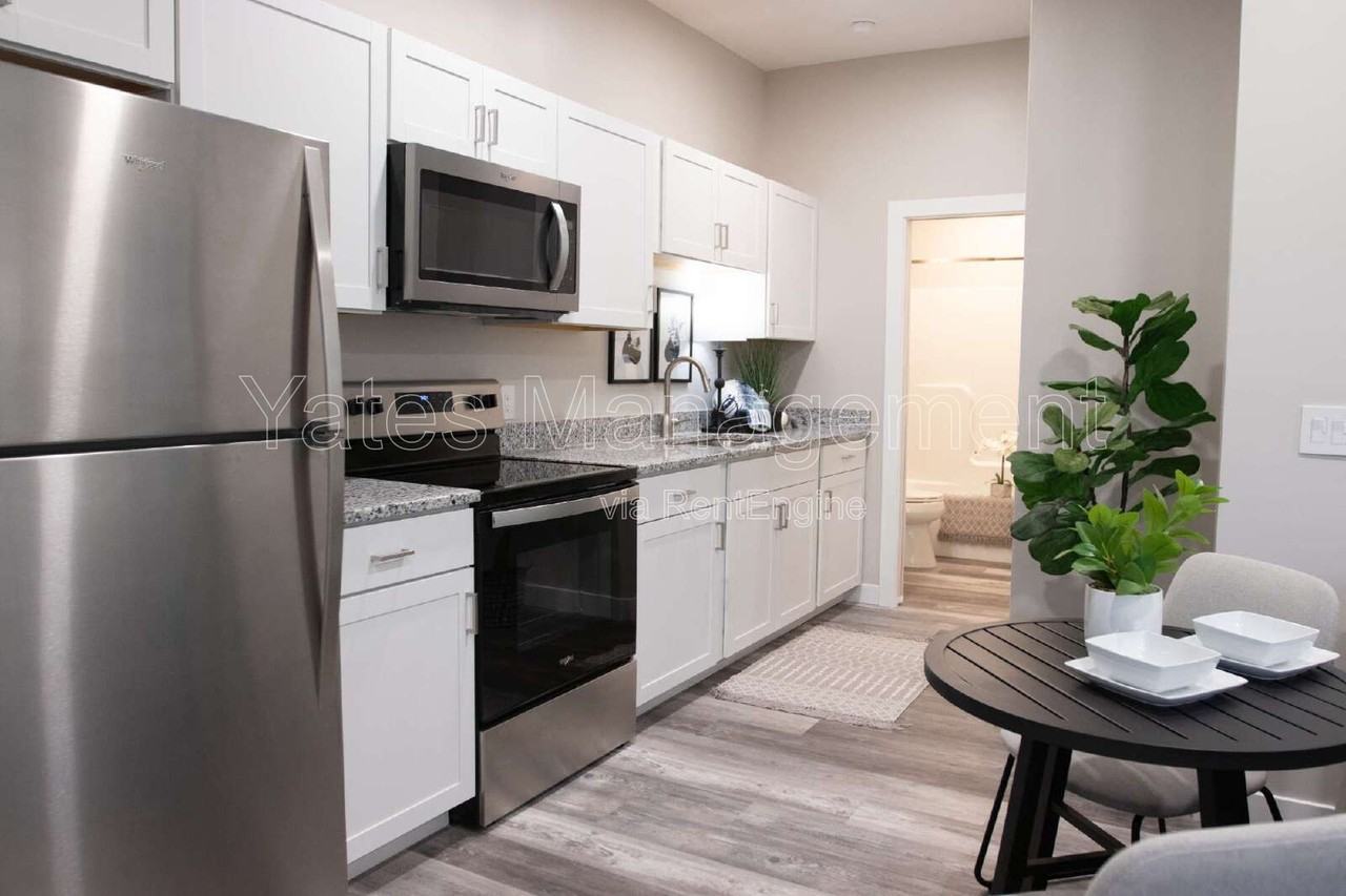 411 W Mcpherson Ave #103 - Photo 3 of 50