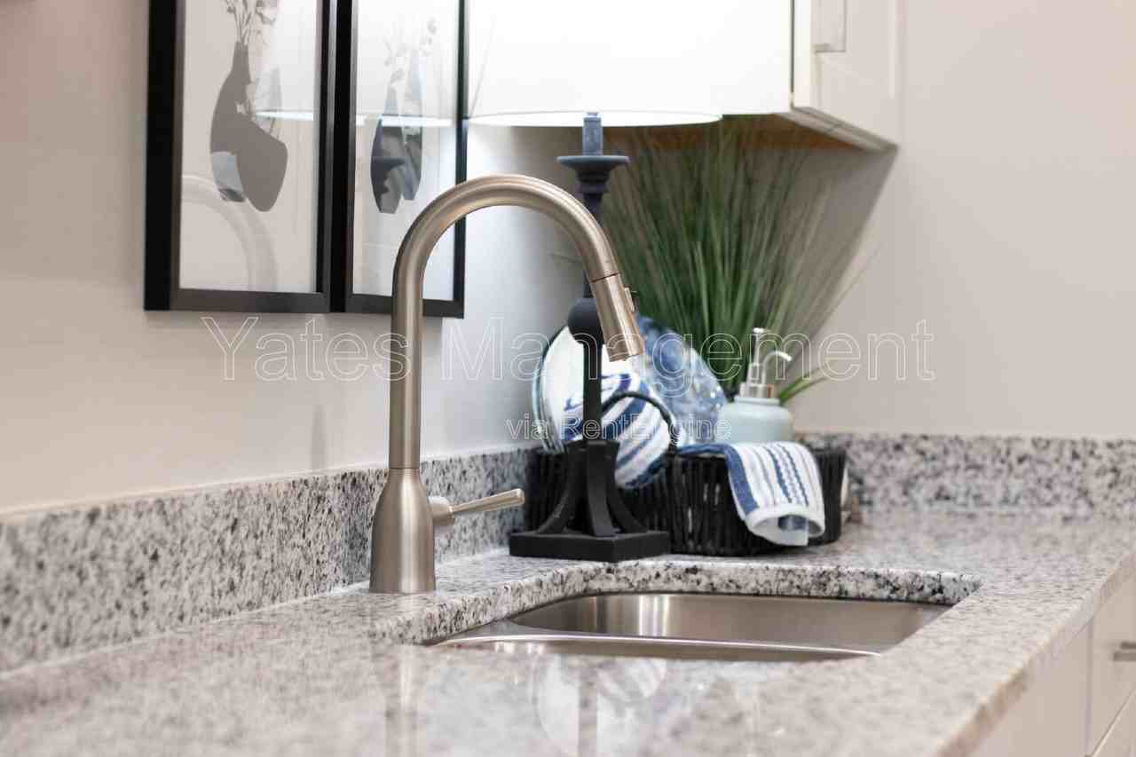 411 W Mcpherson Ave #103 - Photo 6 of 50