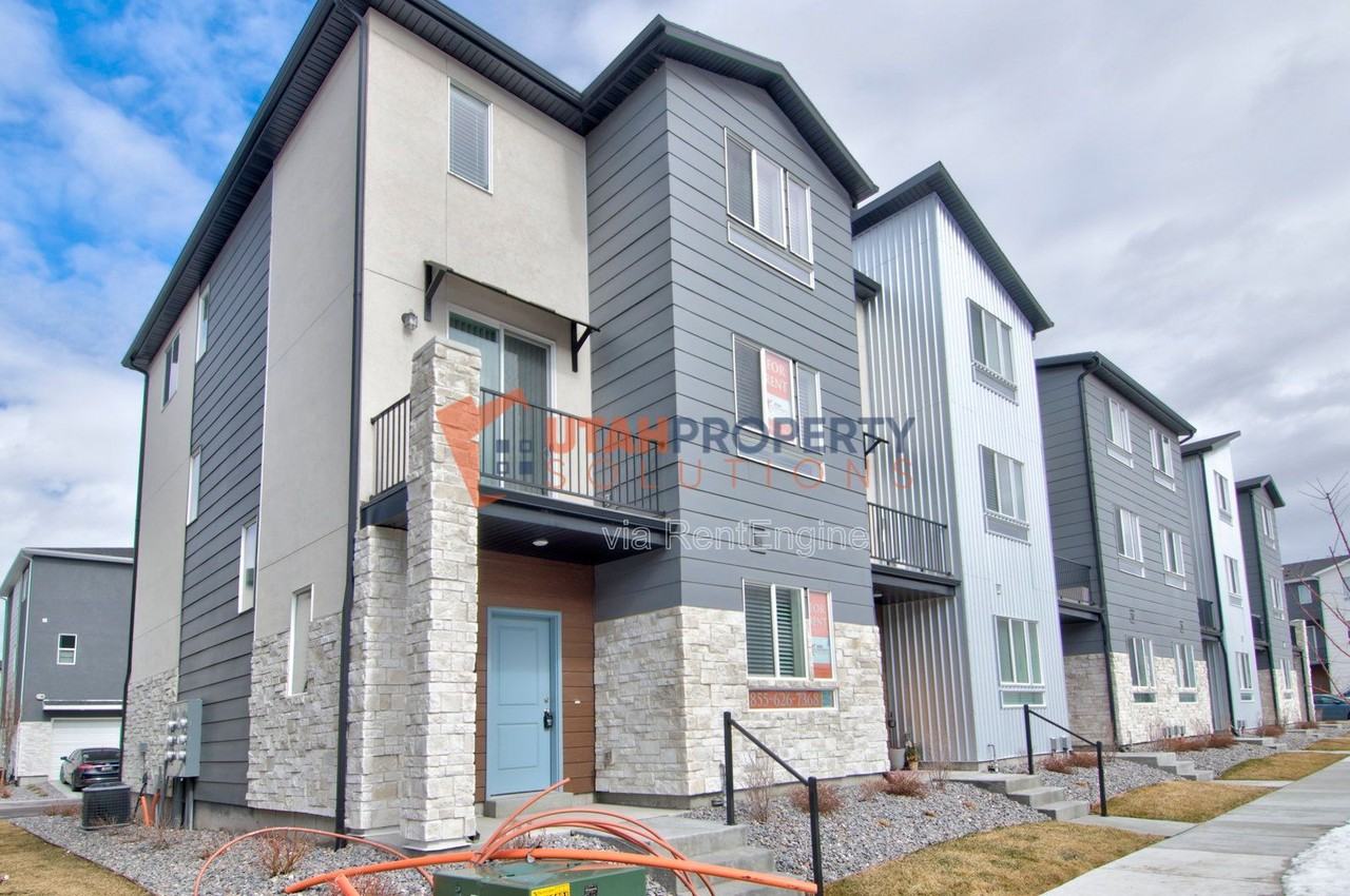 1025 W 400 S - Photo 2 of 38