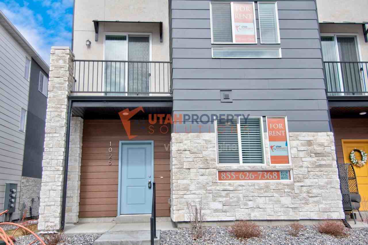 1025 W 400 S - Photo 4 of 38