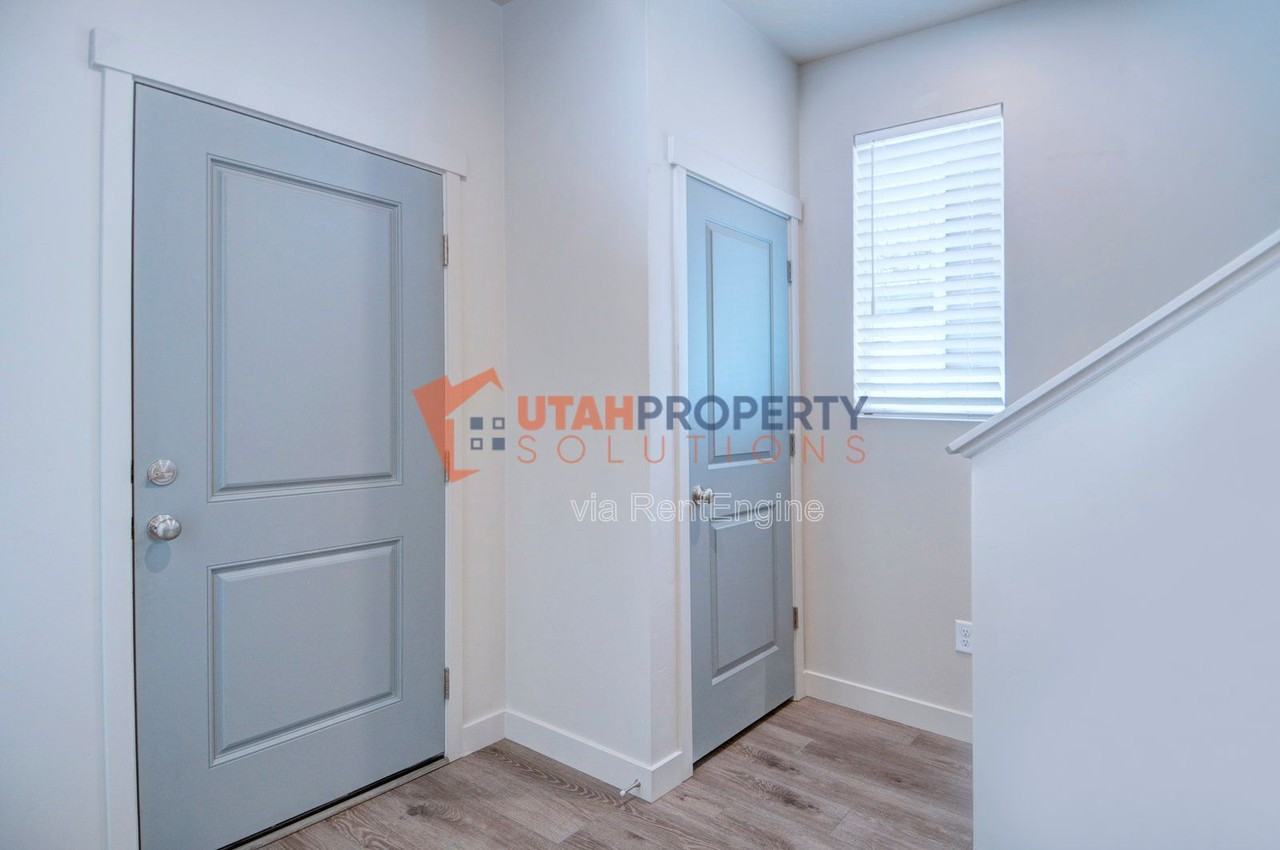 1025 W 400 S - Photo 5 of 38