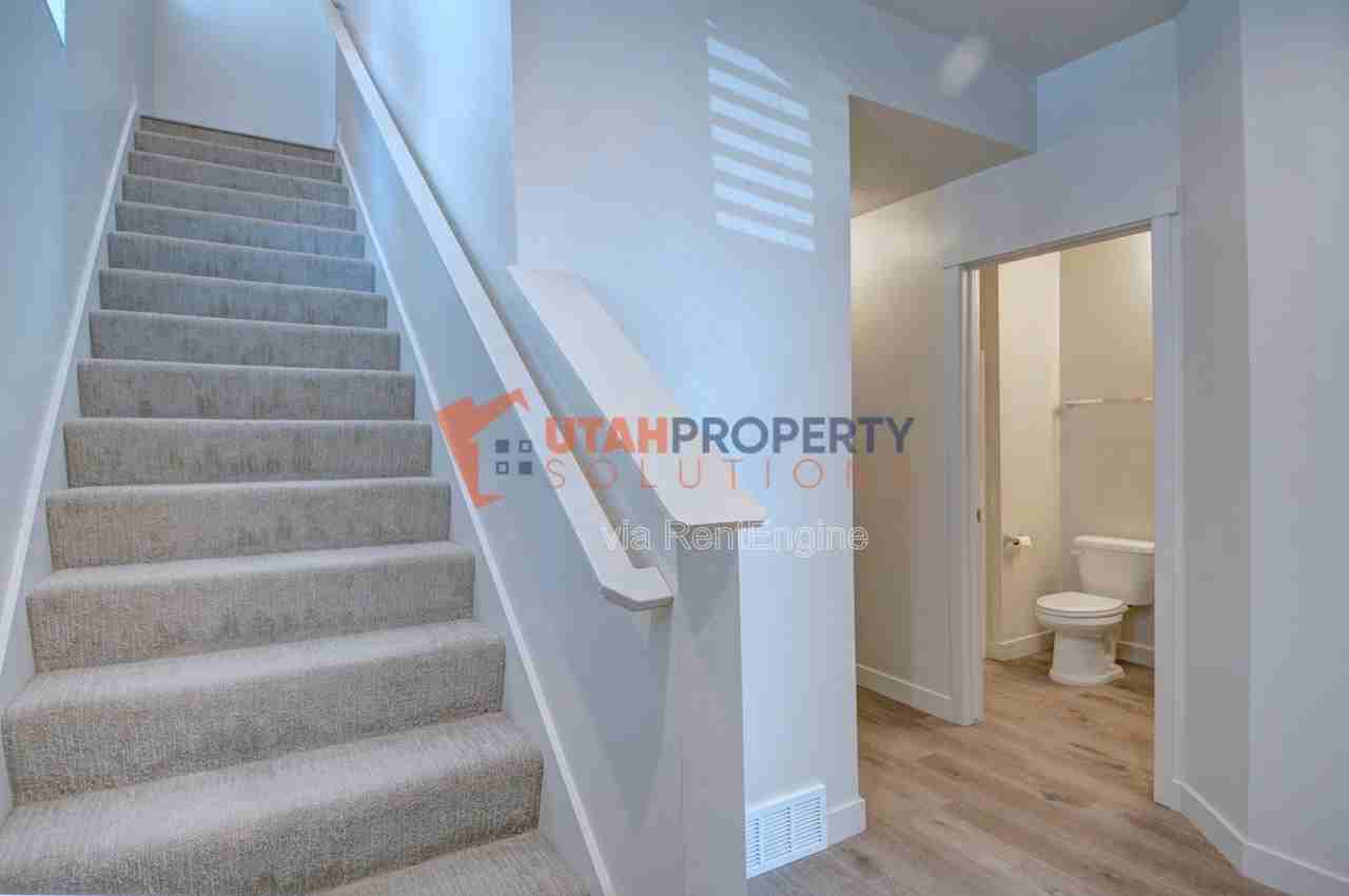 1025 W 400 S - Photo 6 of 38