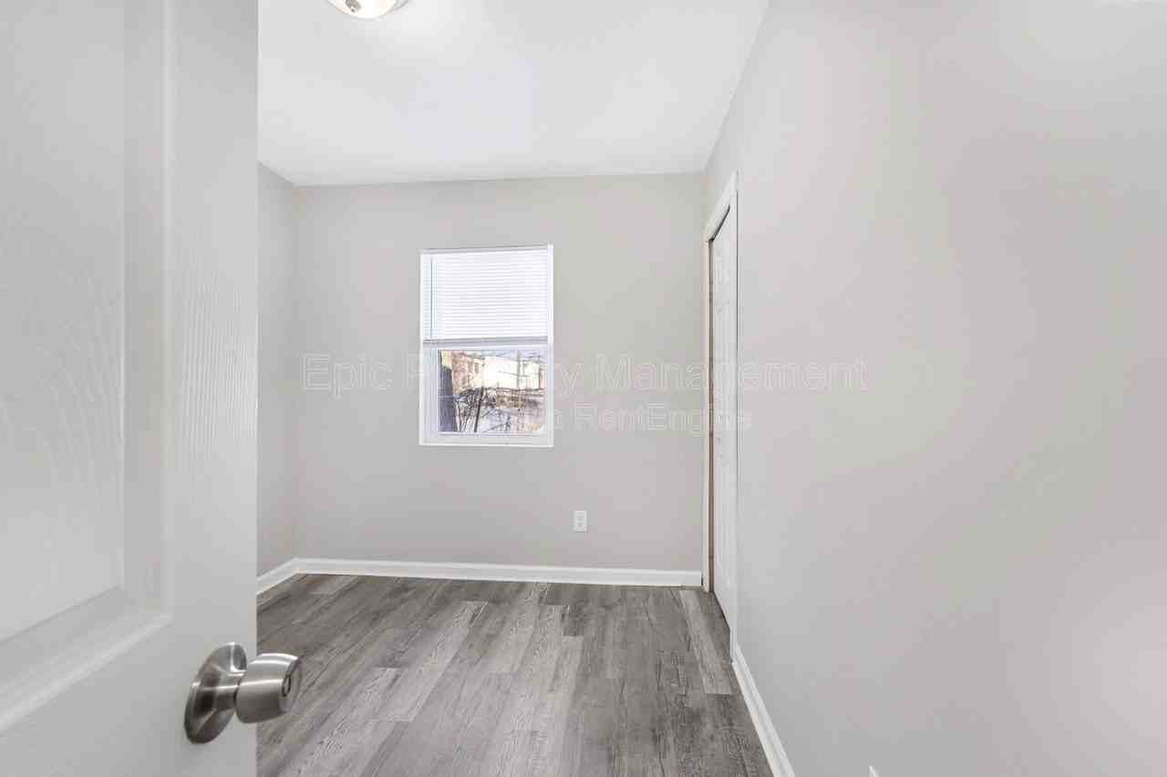 6803 Ford Ave - Photo 6 of 7