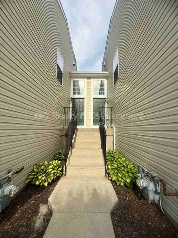 1064 Turin Dr - Photo 2 of 23