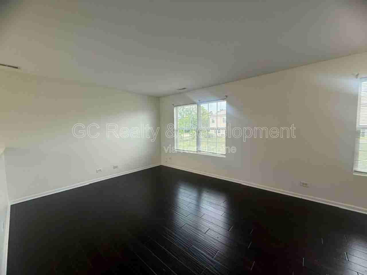 1064 Turin Dr - Photo 5 of 23