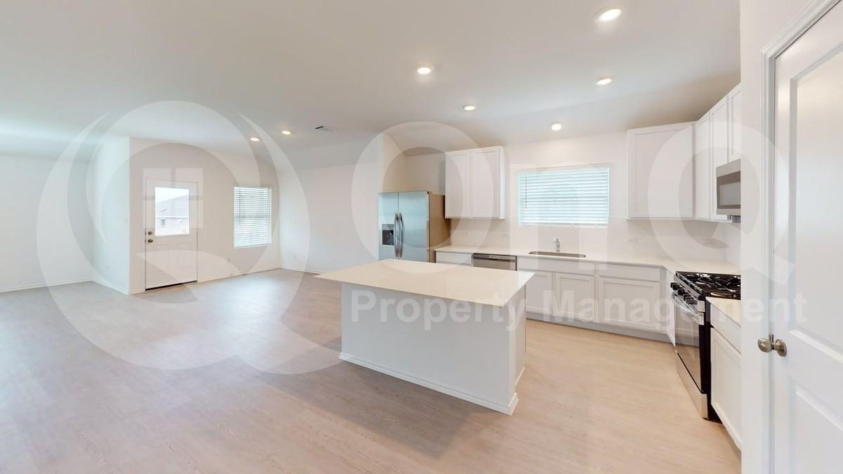17805 Wrens Nest Way - Photo 4 of 24