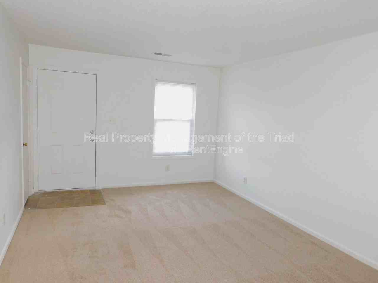 2574 Green Oaks Ct #G - Photo 2 of 14