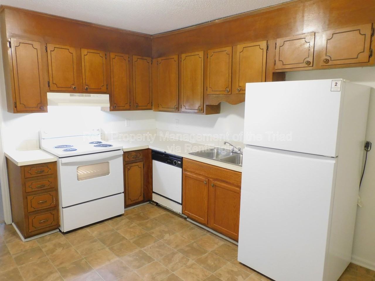 2574 Green Oaks Ct #G - Photo 4 of 14