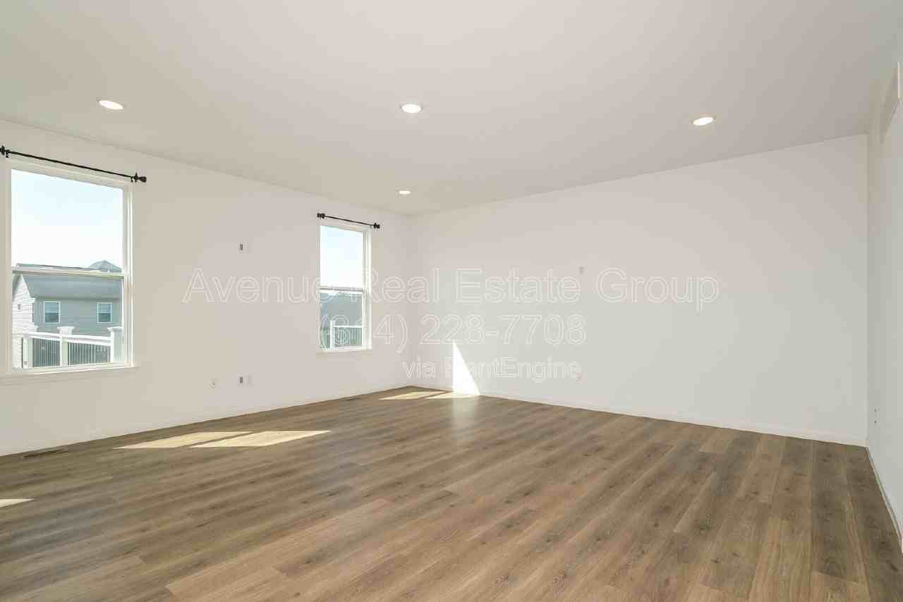 608 Highland Prairie Dr - Photo 4 of 25