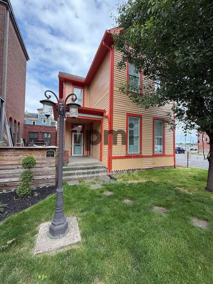 233 N East St - Photo 2 of 47