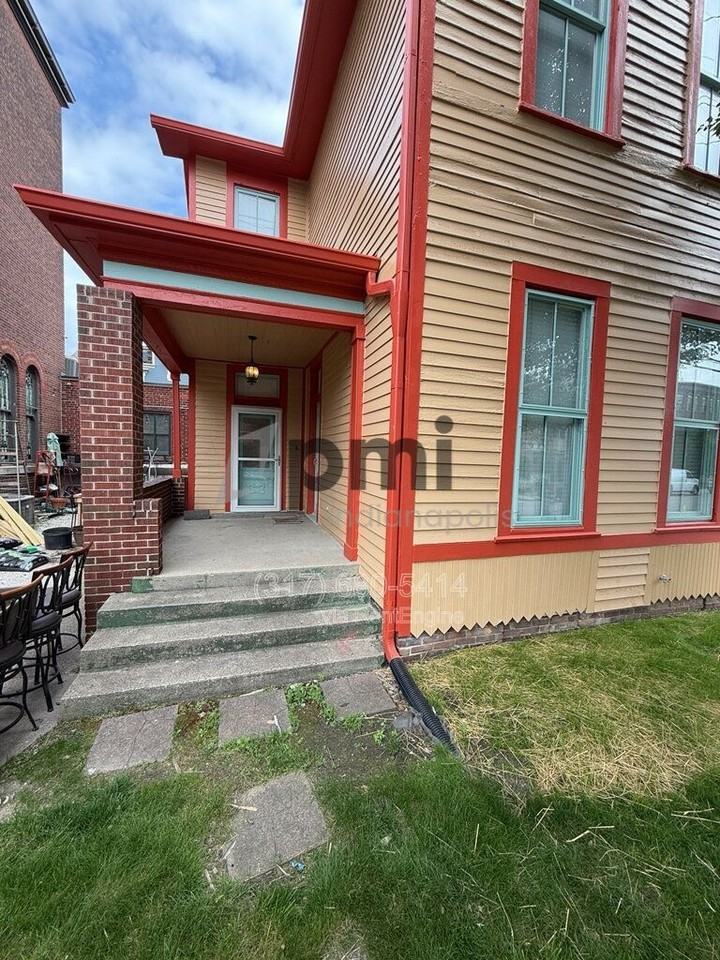 233 N East St - Photo 3 of 47
