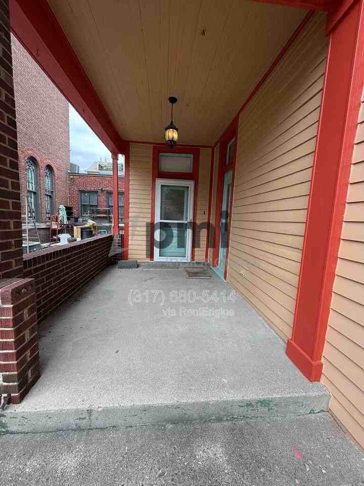 233 N East St - Photo 4 of 47
