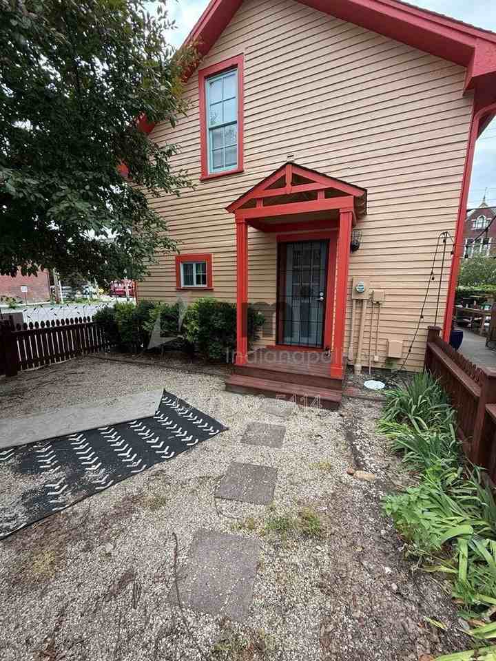 233 N East St - Photo 6 of 47