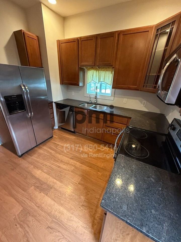 233 N East St - Photo 7 of 47