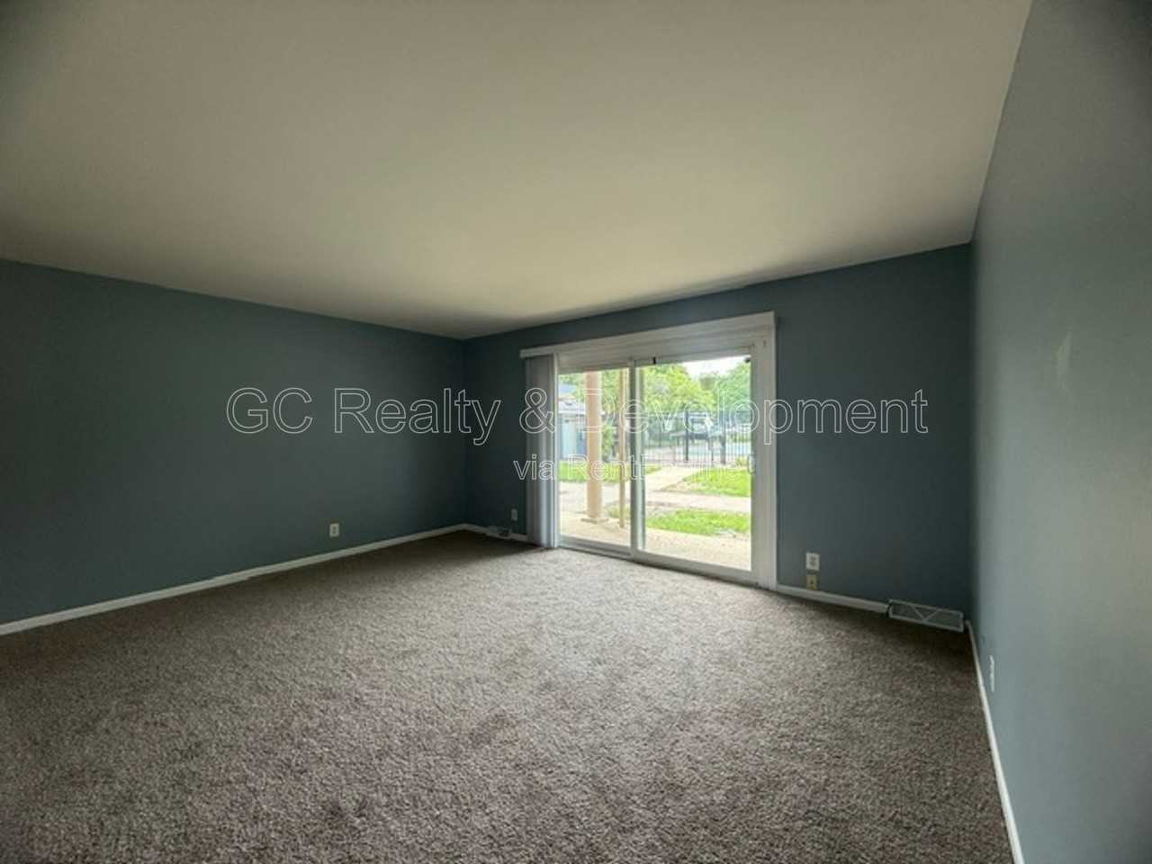 7 Simpson St #A - Photo 2 of 18
