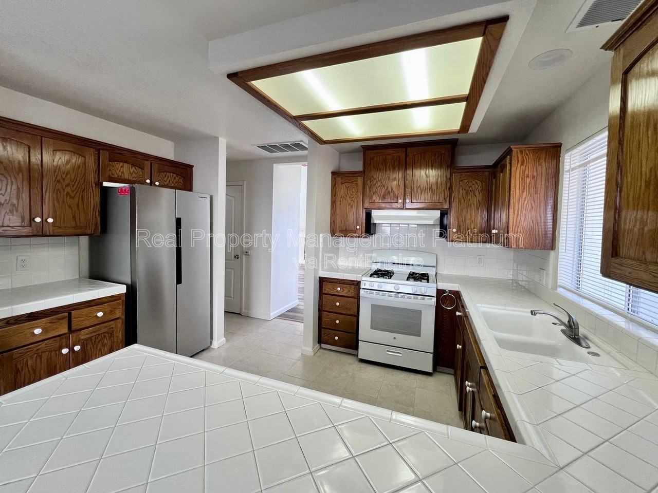 2233 E Christopher Dr - Photo 2 of 26