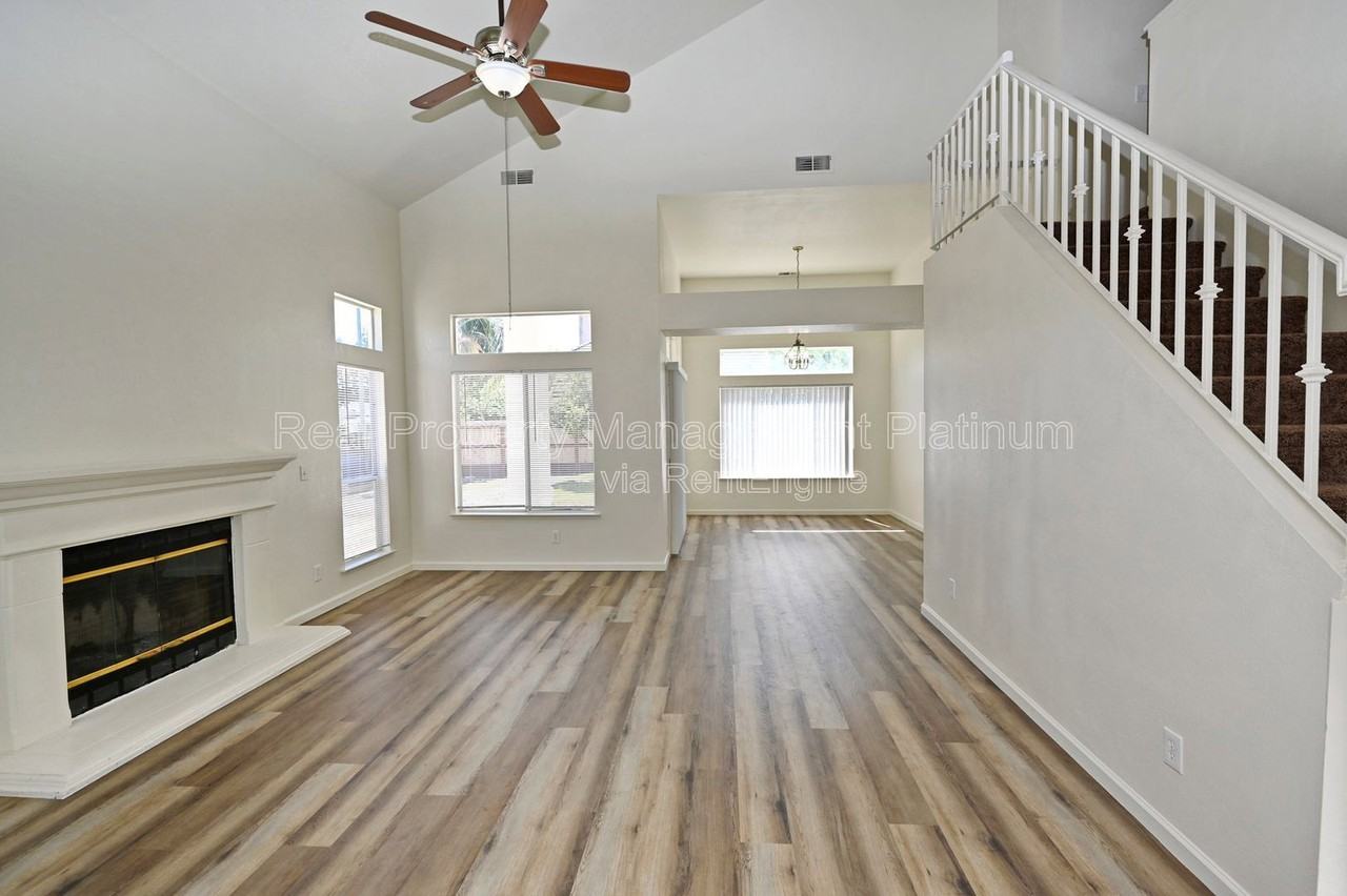 2233 E Christopher Dr - Photo 3 of 26