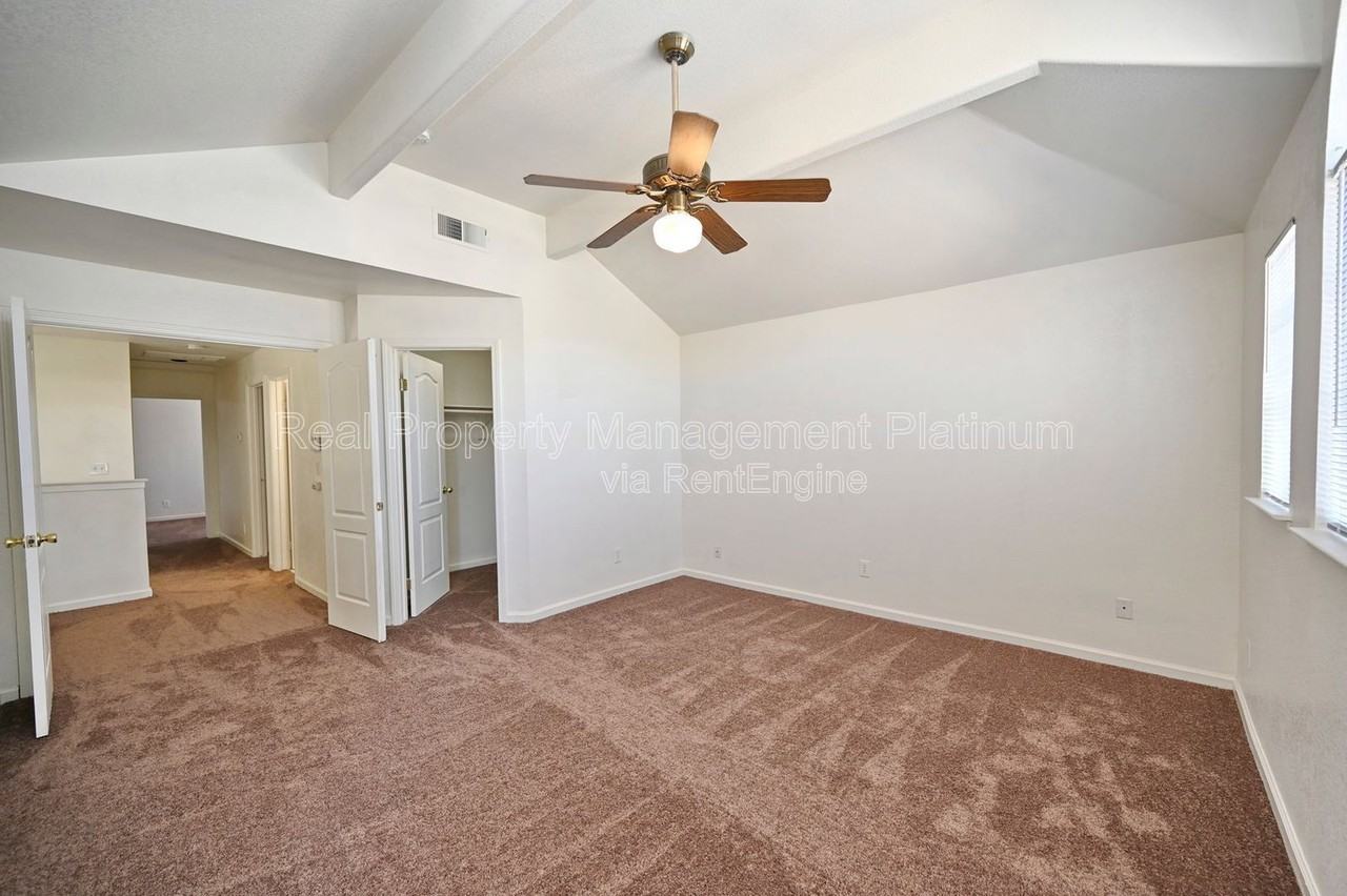 2233 E Christopher Dr - Photo 4 of 26