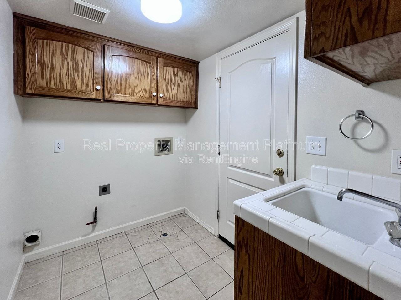 2233 E Christopher Dr - Photo 6 of 26