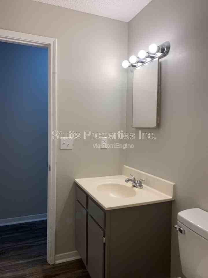 505 N Dickson St #A6 - Photo 6 of 11