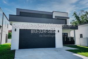 featured image of 7519 N Coolidge Ave