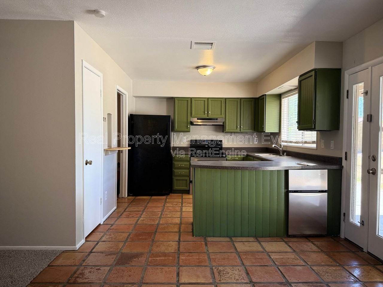 2401 W Fremont Dr - Photo 5 of 27