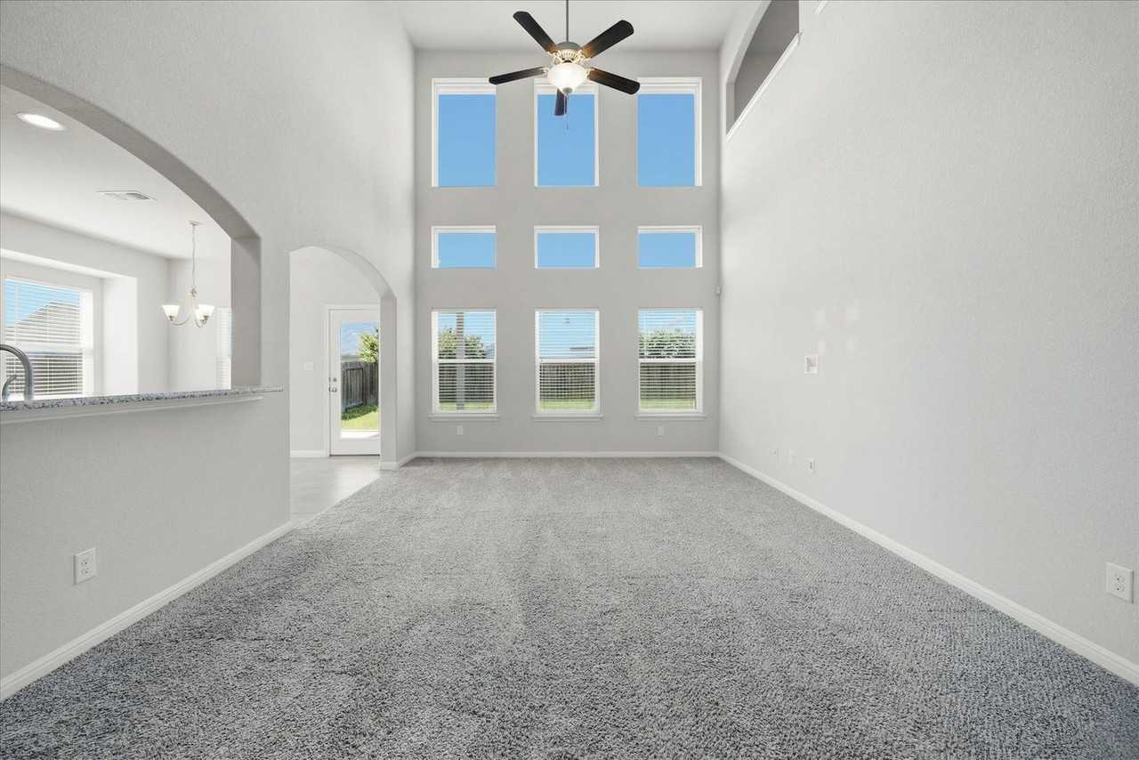 5636 Sacco St - Photo 3 of 10