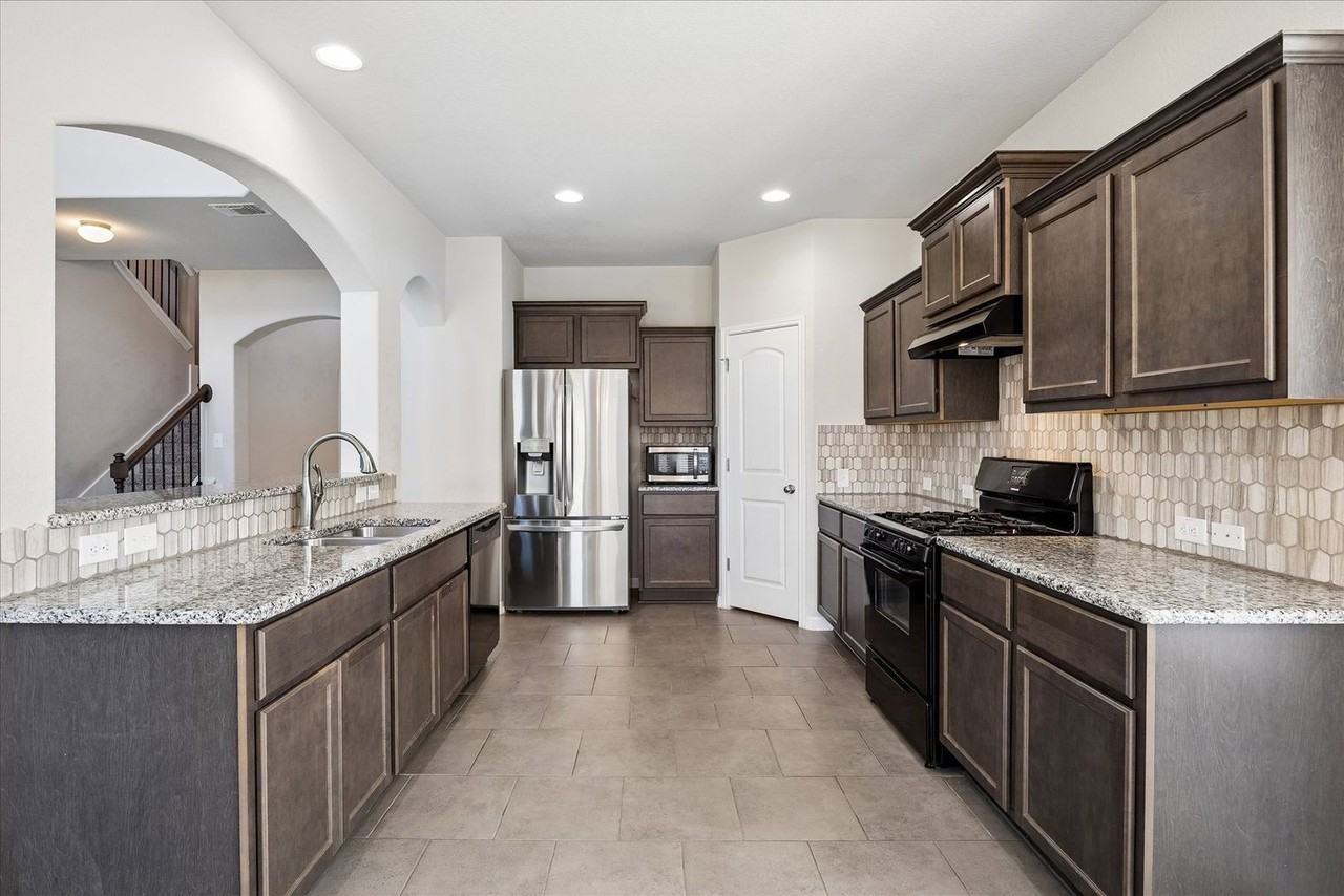 5636 Sacco St - Photo 4 of 10