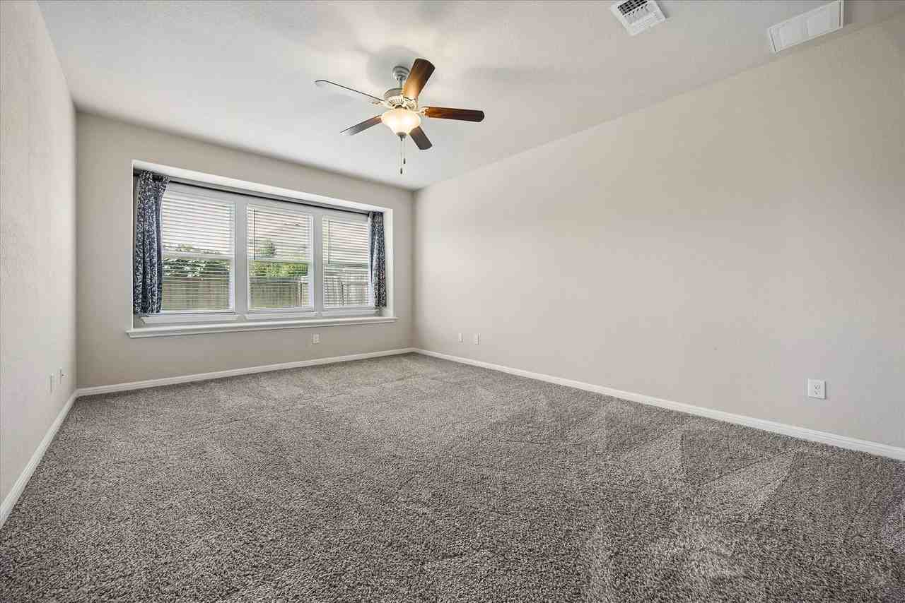5636 Sacco St - Photo 5 of 10