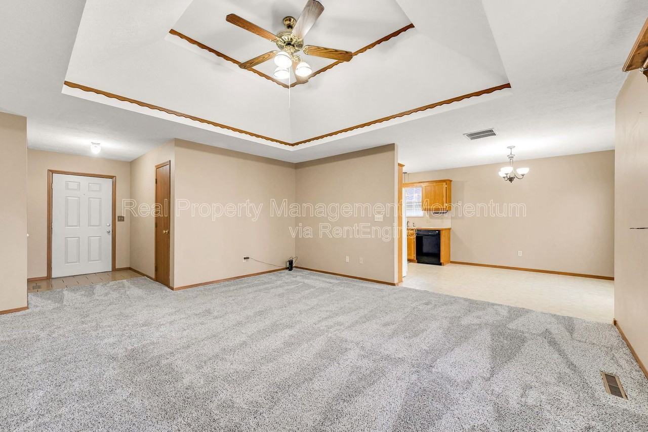 2671 N Cedar Ave - Photo 2 of 29
