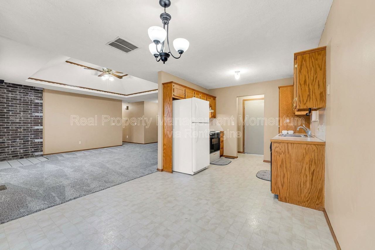 2671 N Cedar Ave - Photo 3 of 29
