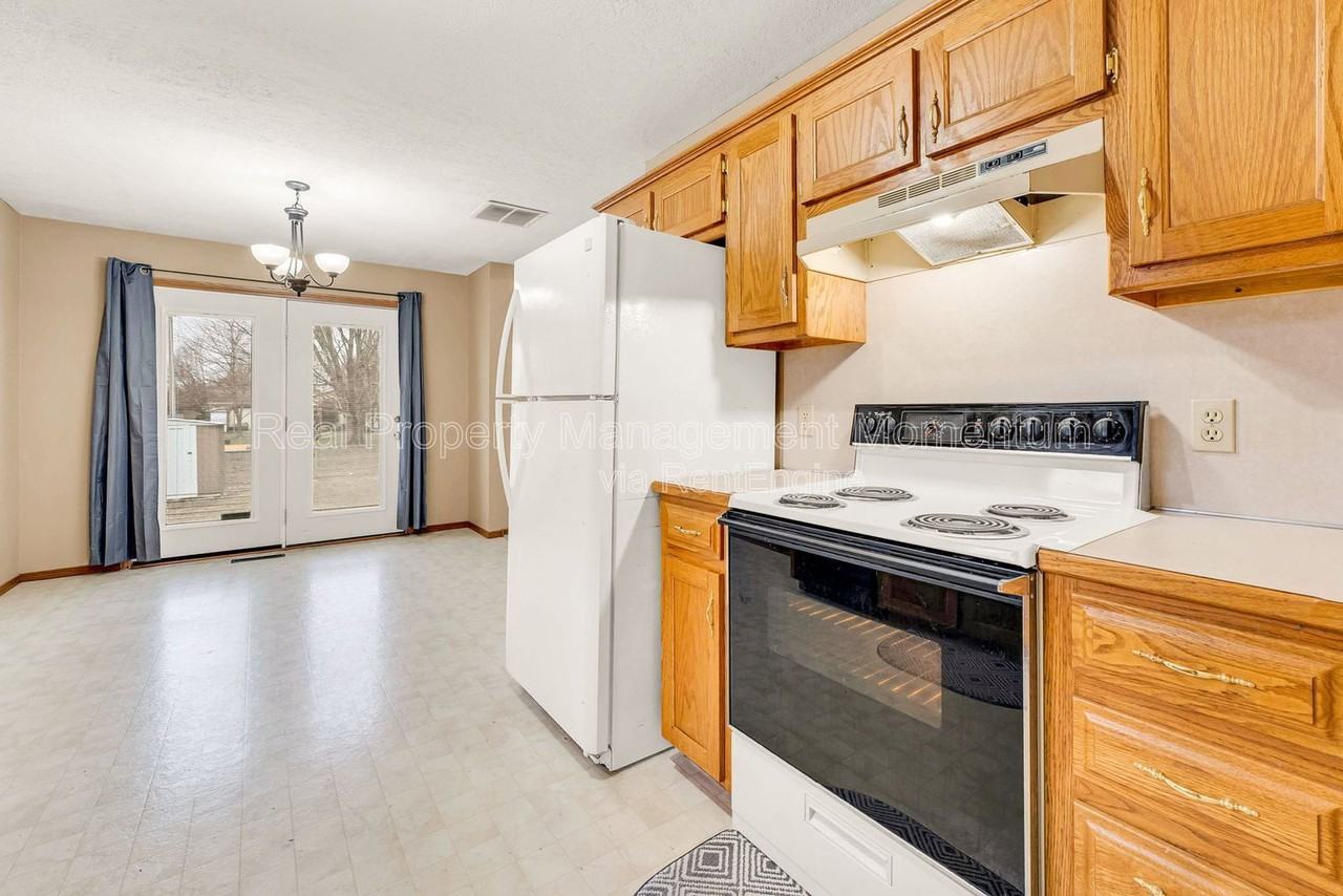 2671 N Cedar Ave - Photo 6 of 29