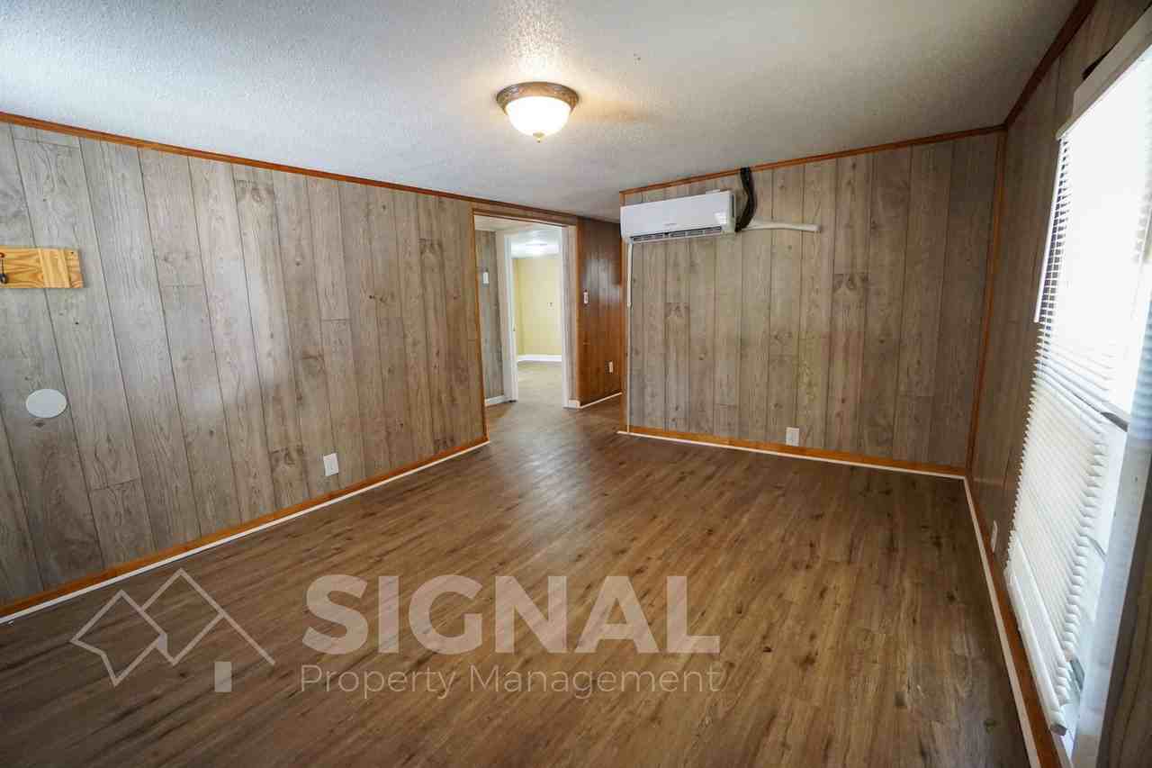 1405 6th Ave - Photo 4 of 16